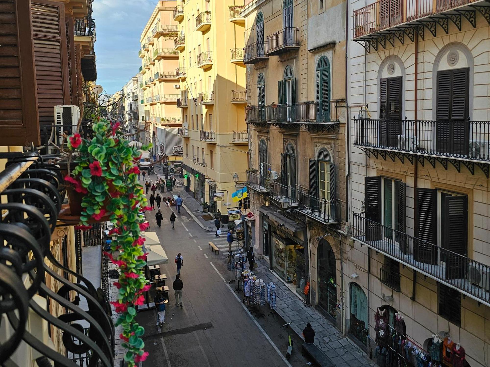 Teatro Del Sole Apartment Palermo Eksteriør billede