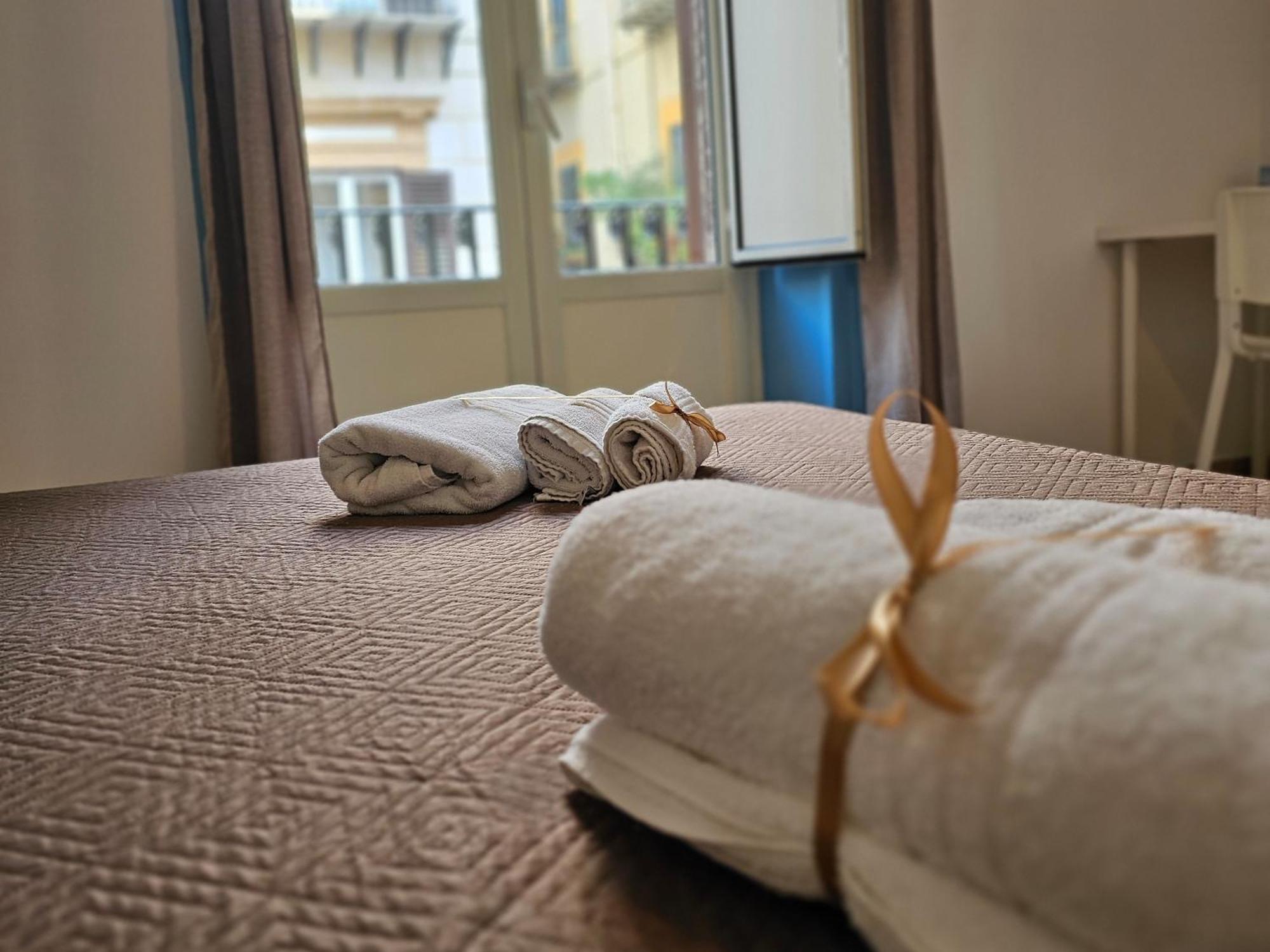 Teatro Del Sole Apartment Palermo Eksteriør billede
