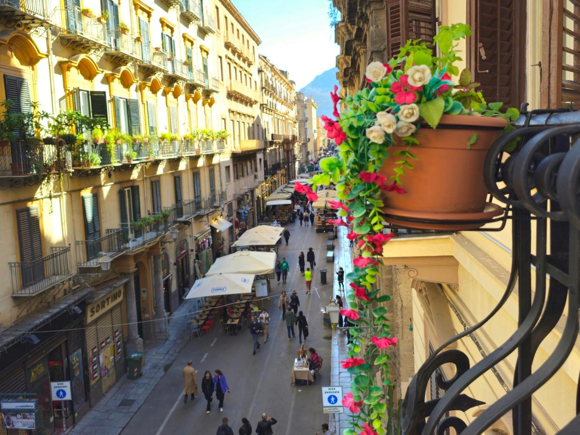 Teatro Del Sole Apartment Palermo Eksteriør billede